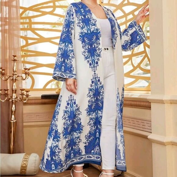 Elegant Blue and White Long Kimono - Picture 3 of 5